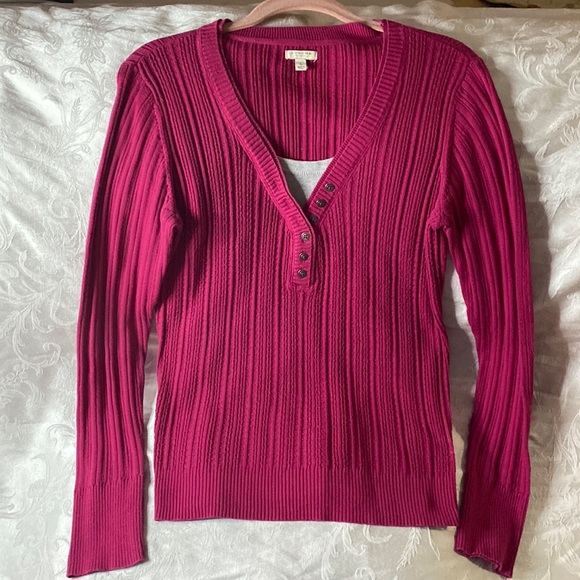 Sonoma Sweaters - Sonoma long sleeved vee neck knit sweater with faux buttons